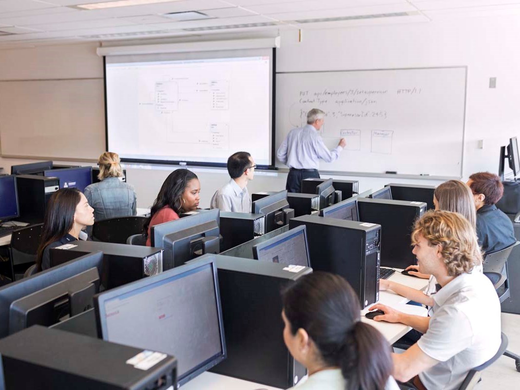 MS Copilot in Academic Writing Instruction: Effects on Performance &amp; Self-Efficacy in COM101/111